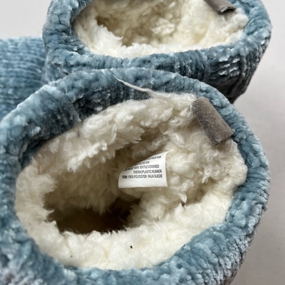 Muk Luks Blue Textured Women's Slippers, size 7-8. - Picture 5 of 5